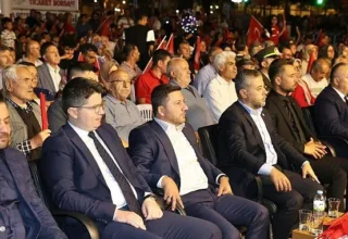 15 Temmuz’da Geceyi Aydınlatan Işık; Ay Yıldız