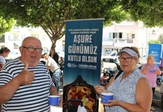 Antalya Büyükşehir Belediyesi’nin geleneksel aşure ikramları devam ediyor
