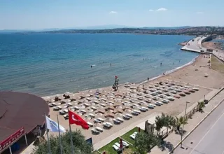Ayvalık’ta Yaz Kitapla Güzel: “Kitap Plajda!” Projesi Belediye Plajlarında Başlıyor