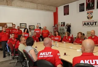 Başkan Kınay’dan AKUT İzmir Ekibine Taziye Ziyareti