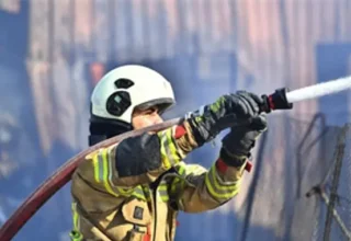 Bayındır’da köy içinde çıkan ot yangını yerleşim alanlarını tehdit etti