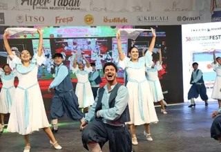 İnegöl’ün Kültür Ve Kardeşlik Festivalinde Altın Mobilyanın Sahibi KKTC