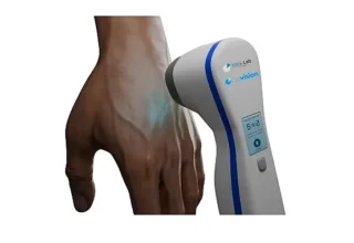 Üniversite öğrencisi babasının hastalığından yola çıkarak vitiligo tedavisi için cihaz geliştirdi