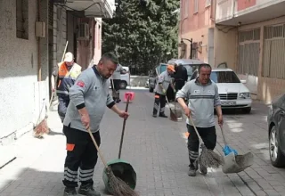 Zeytinburnu Sokaklarında Serinleten Yaz Temizliği