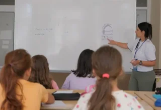 Başkan Çerçioğlu’ndan Eğitime Tam Destek: Aydınlı Çocuklar Yazı İngilizce Öğrenerek Geçiriyor