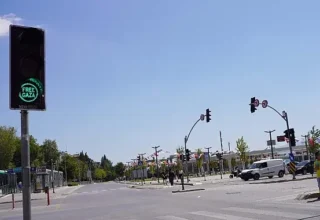 Büyükşehir, kırmızı ışıkla “Stop İsrail” dedi