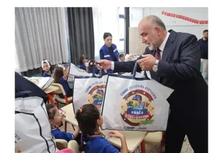 Canik Belediyesi’nden Çanta ve Kırtasiye Desteği