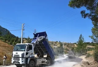 Kemer Ovacık Mahallesi’nin 3.5 kilometrelik yolu asfaltla buluştu