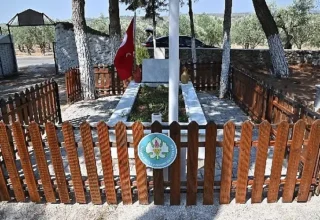 Manisa Büyükşehir Belediyesi Şehit Kabirlerini Yeniliyor