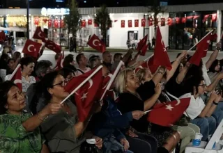 Zafer meşalesi Milli İrade Meydanı’nda yakıldı