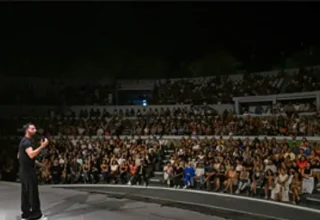 Aşkım Kapışmak ile İzmir Enternasyonal Fuarı’nda kahkaha dolu gece
