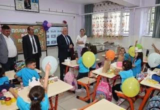 Başkan Şadi Özdemir’den “Okula hoş geldin” hediyesi