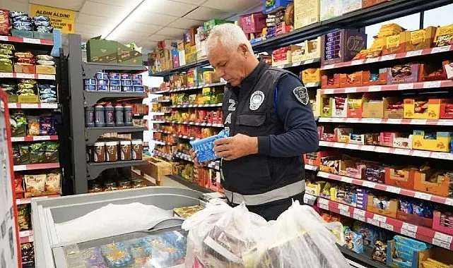 Çeşme Belediyesi Zabıta ekiplerinden market ve okul kantinlerine sıkı denetim