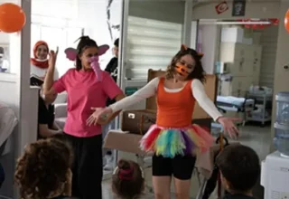 İzmir Şehir Tiyatroları’nın “Sanat İyileştirir” projesi sürüyor