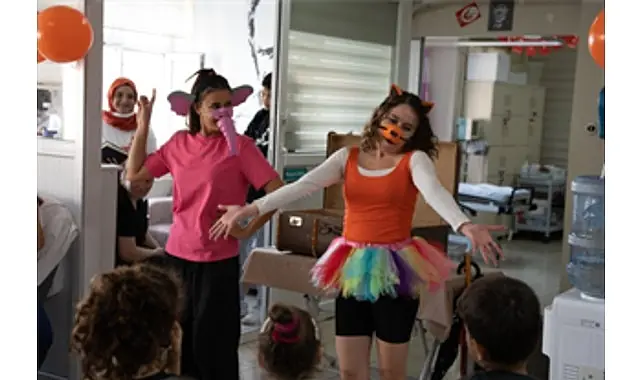 İzmir Şehir Tiyatroları’nın “Sanat İyileştirir” projesi sürüyor