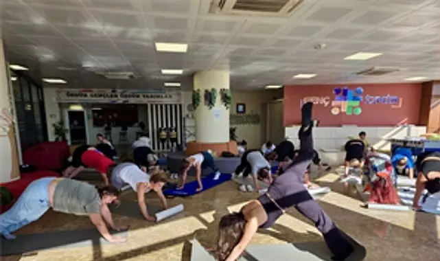 İzmirli gençler için yoga saati