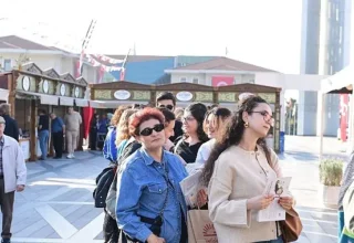 Osmangazi Kitap Fuarı’na İlgi Artarak Devam Ediyor